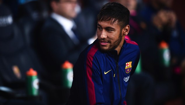 Soccer Star Neymar Attempts 64-Yard Field Goal