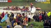 Twelve dead as plane crashes into Taiwan river