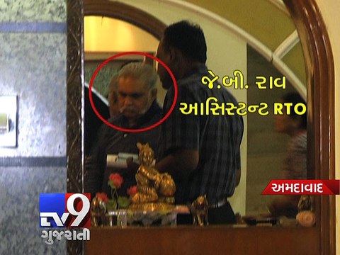 ACB nabs Ahmedabad RTA official with bribe money - Tv9 Gujarati