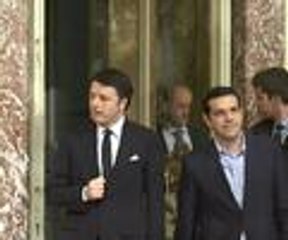Renzi'den Çipras'a ilginç hediye