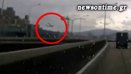 newsontime.gr - Δείτε καρέ-καρέ τη συντριβή αεροσκάφους στην Ταϊβάν