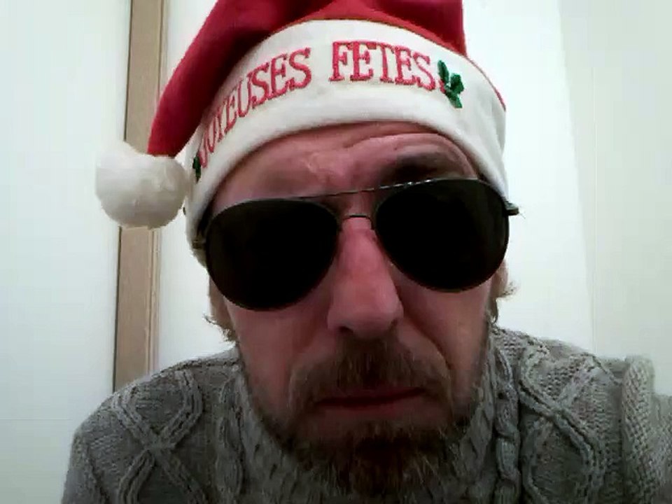 Crèche pas crèche laissez les minots croire au Père Noël d'abord avant de les emboucaner avec vos polémiques d'adultes bien pensants lol
