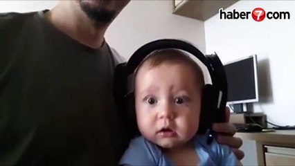 Rock müzik dinleyen çocuğun tepkisi