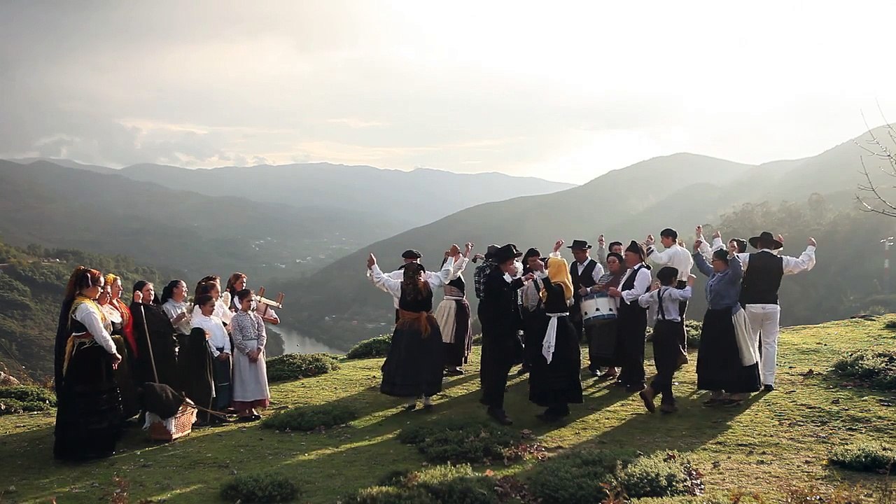 Com Traje ou sem Traje! Qual Gosta Mais?