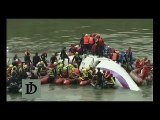 TransAsia Plane Crash in Taiwan (02.04.15) - Raw Footage of Plane Ditching Into River