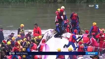 Un avion de TransAsia se crashe après son décollage de Taipei