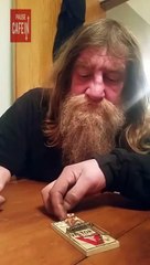 Ces deux mecs joue à la nouvelle dangereuse version du Mikado