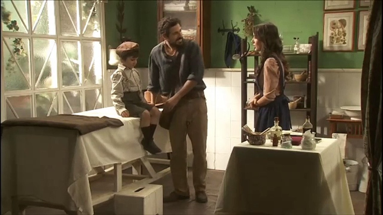 Conrado define a Aurora delante David