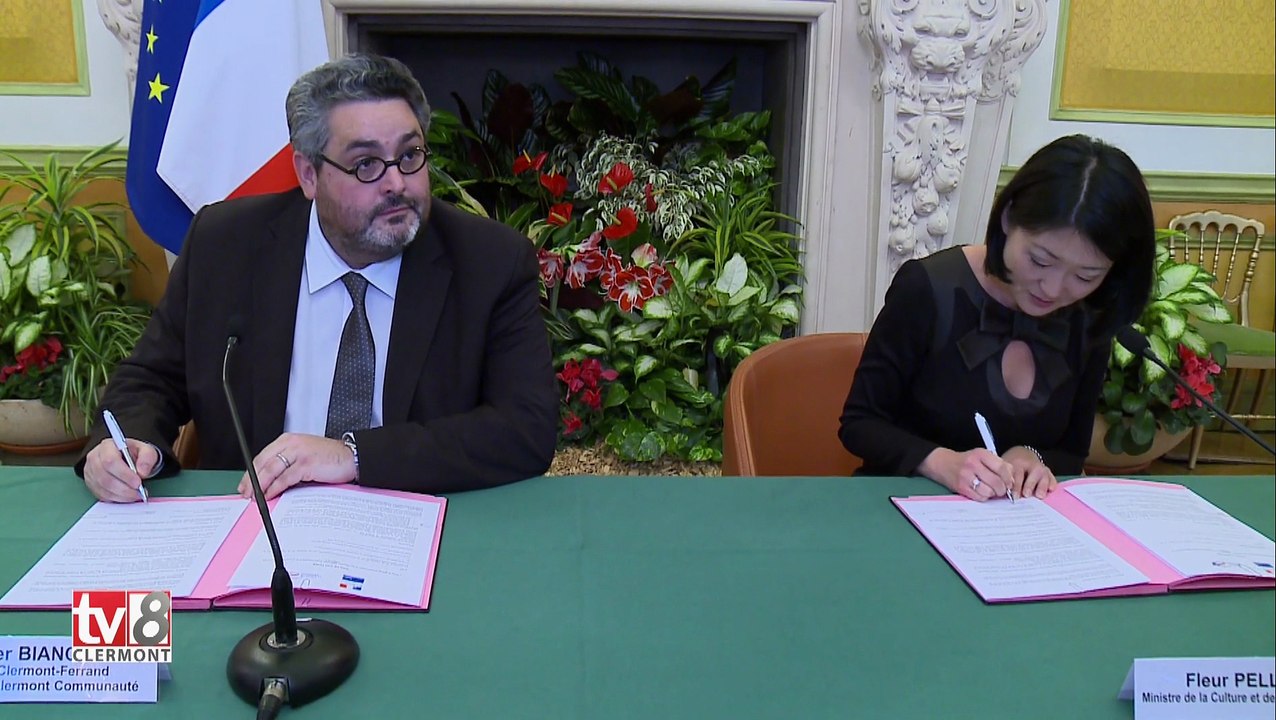 Fleur Pellerin signe à Clermont-Ferrand le premier pacte culturel