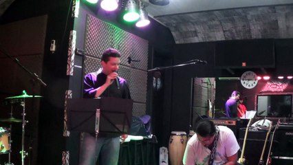 STUCK IN A MOMENT [COVER by U2 SONGS]