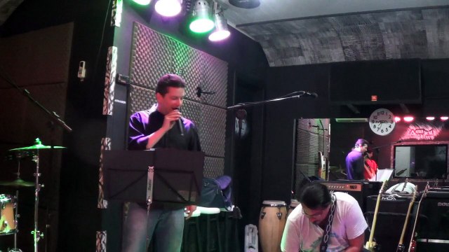 STUCK IN A MOMENT [COVER by U2 SONGS]