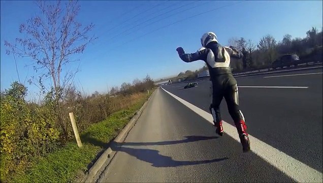 Un motard se plante sur l'autoroute