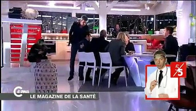 Malaise de Patrick Cohen en direct