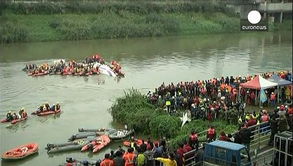 Spectaculaire accident d'avion à Taïwan, des passagers ont survécu