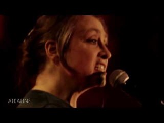 Plaza Francia - La Mano Encima (Alcaline Le Mag)