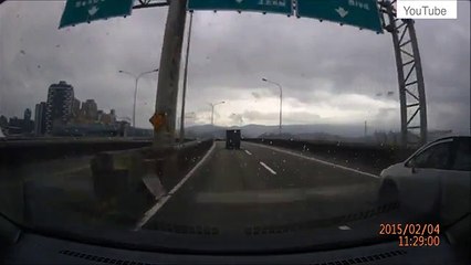 TAIWAN PLANE HAS CRASHED TODAY 16 PASENGERS HAVE DIED WATCH VIDEO
