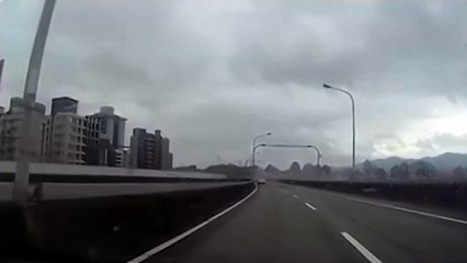 plane with 53 passengers crashes in river