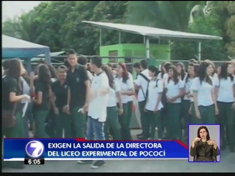 Estudiantes y padres de familia exigen destitución de directora de colegio en Pococí
