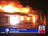 Incendio consume tres locales y acaba con la vida de una persona en Tibás