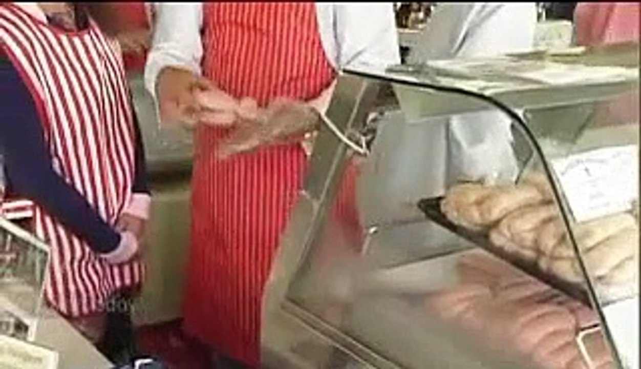 Imran Khan,s wife  REHAM Khan (Pakistani Anchor) Cooking, Selling and Eating Pork  in UK with Sexy Dance -#@_  Must Watch