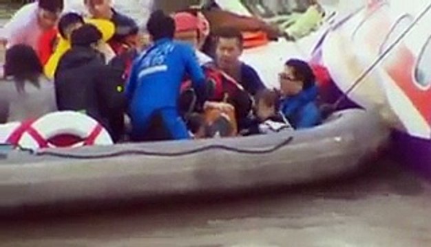 Taiwan TransAsia flight GE235 crash - Amazing video shows toddler rescued alive from aircraft wreckage