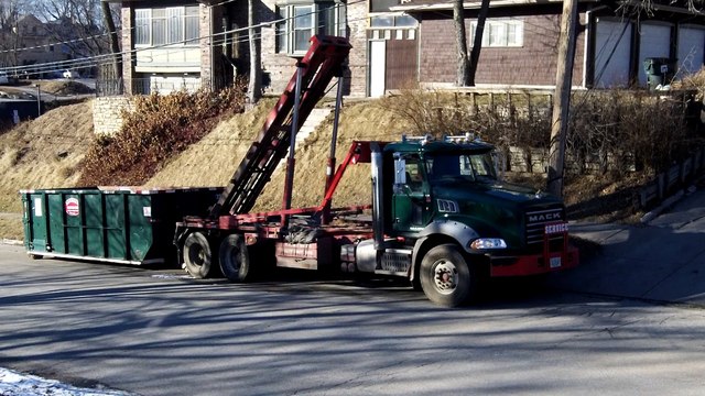 (563) 332-2555 Dumpster Delivery Aledo, Illinois