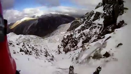 Ce gars filme sa chute en montagne !