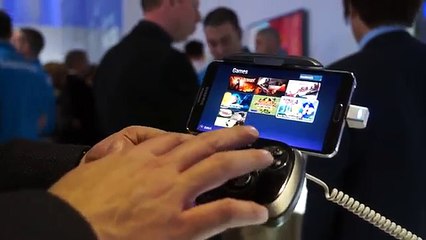 Samsung Galaxy Gamepad for Android Smartphones CES2014 - iGyaan