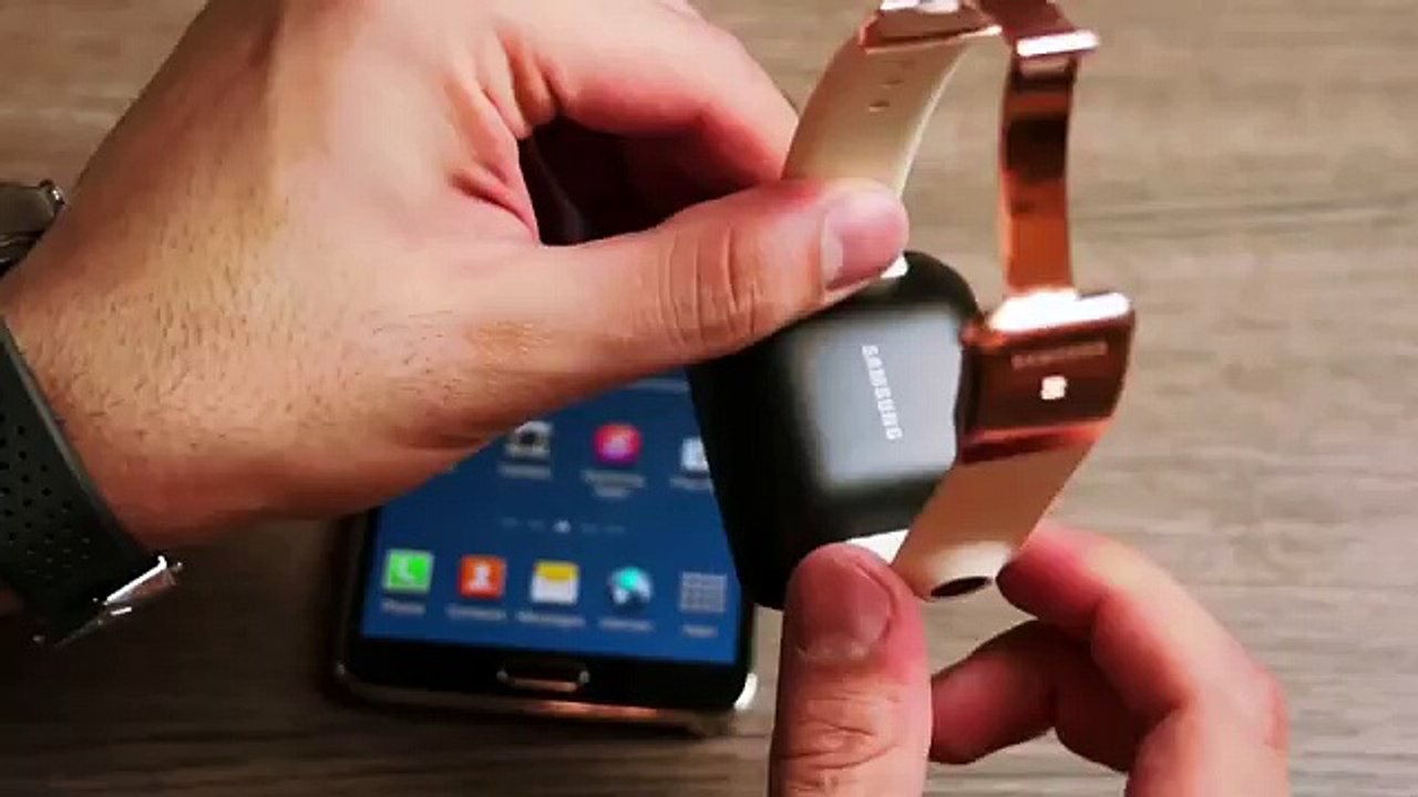 Samsung Galaxy Gear Gold and White Hands on Review