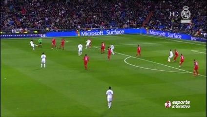 De peixinho James Rodriguez marca para o Real Madrid
