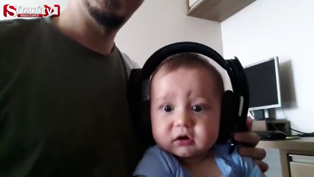 Hayatında ilk kez rock müzik dinleyen bebek