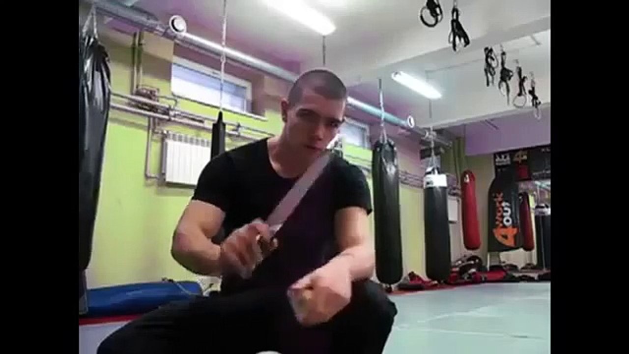 Using Knife Nunchucks Like A Boss!