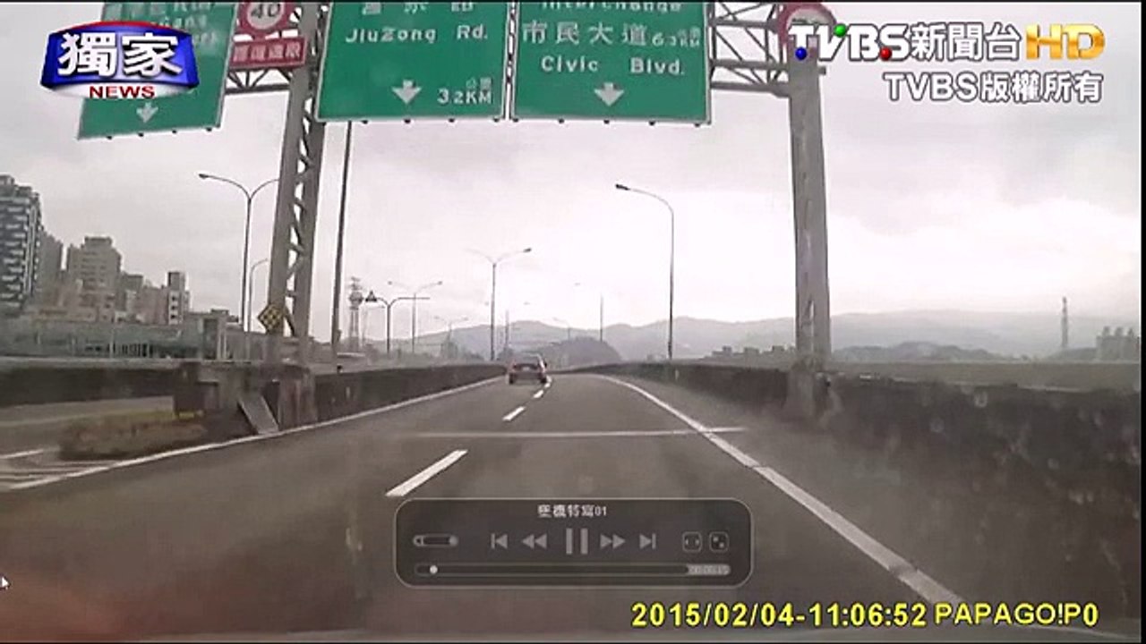 ---〈獨家〉復興客機墜河／高架橋上目擊民航機墜河畫面 - YouTube