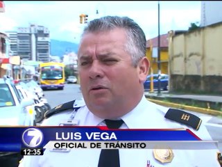 Vehículo choca contra malla del aeropuerto Juan Santamaría