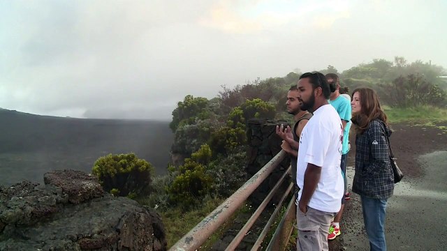 Vulcão entra em erupção em ilha francesa do Oceano Índico