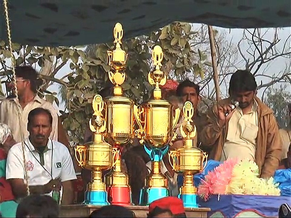 ٹوبہ ٹیک سنگھ نواحی گاوں میں کبڈی میلہ پہلوانوں کے داو پیچ