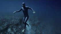 Free diver rides an ocean current, surreality ensues - OCEAN GRAVITY
