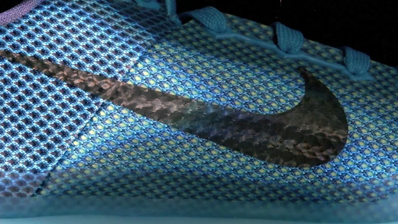 Kobe Bryant sort son nouveau modèle NIKE - KOBE X