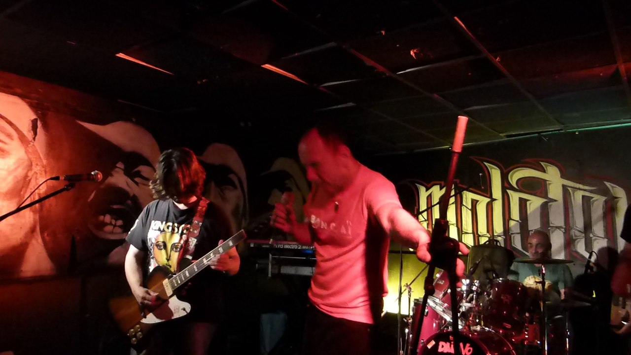 Daïpivo au Molotov - quand il arrive au comptoir (live)