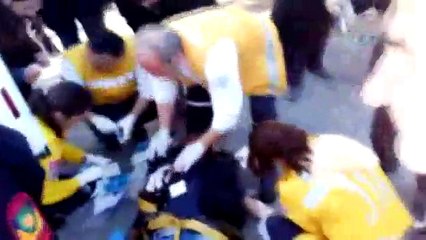 Yolcu otobüsü iş makinesine çarptı: 24 yaralı