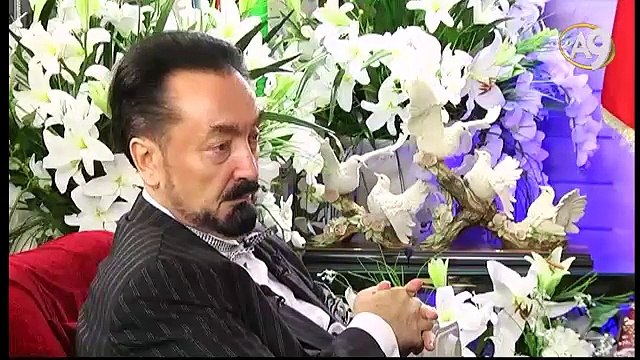 Atatürk bağnazlığı temizlerken, Bediüzzaman Hazretleri de maneviyatı geliştirdi. Birbirlerine zıt gibi görünmeleri ledüni bir ilimdir.