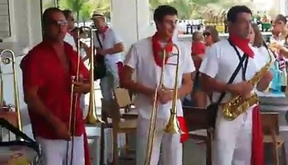 Animation retaurant on a marché sur pampelune Pena San Juan