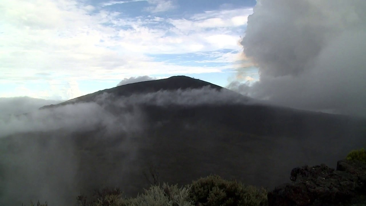 Ile de la Réunion : le Piton de la Fournaise en éruption