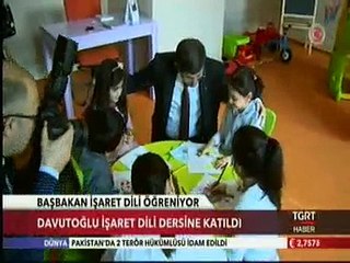Başbakan Ahmet Davutoğlu, Ak Parti Genel Merkezinde İşaret Dili Dersine Katıldı