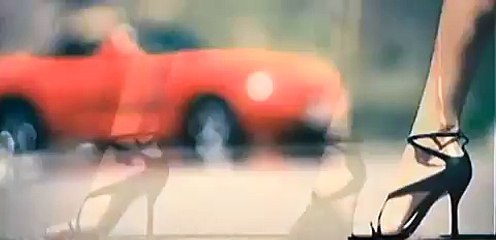 Dia Mirza Hot Cleavage! Showing  In Cash Hindi Movie