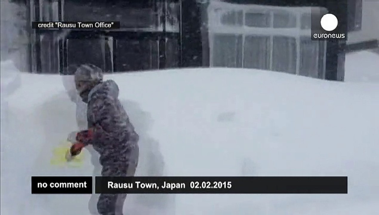 Japanese troops work to relive town cut off by record snowfall