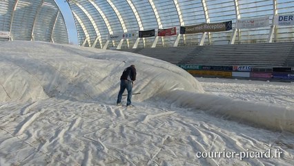 La pelouse du Stade de la Licorne en piteux état