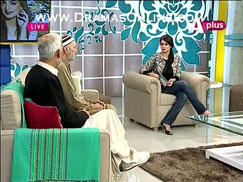 Actress Noor Can't Control Her Emotions And Cried In Live Show