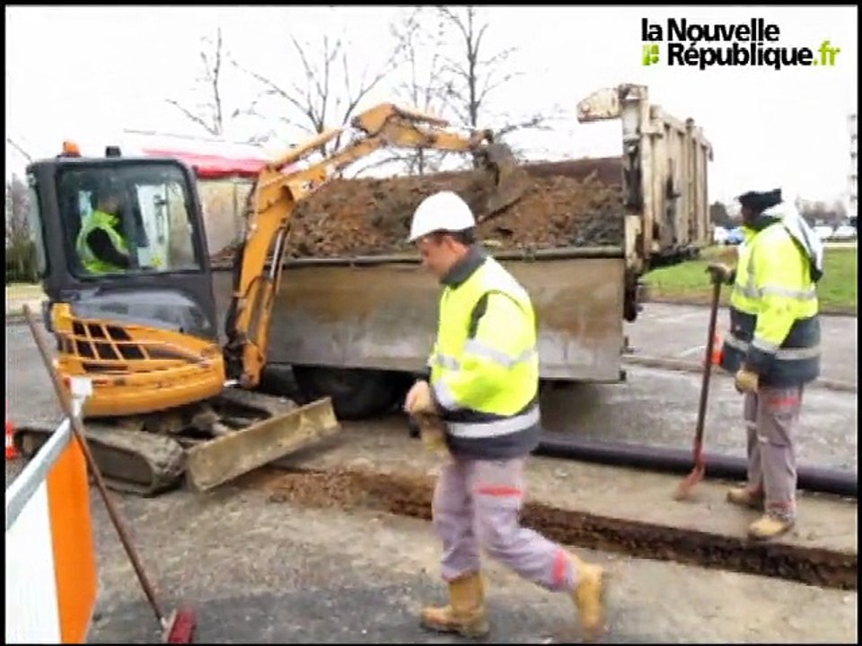 Tramway de Tours : travaux de déviation des réseaux électriques aux Rives-du-Cher