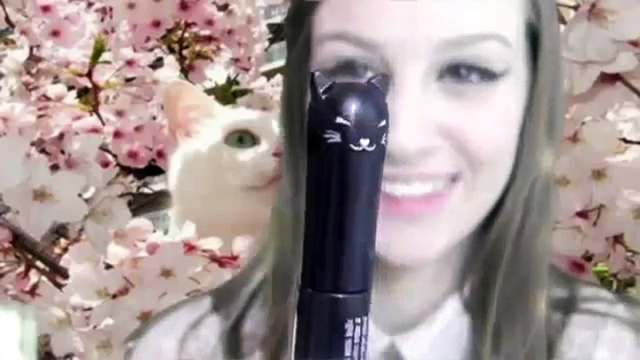 Cat Eye Makeup Tutorial in Liquid Eyeliner fool proof tips tricks